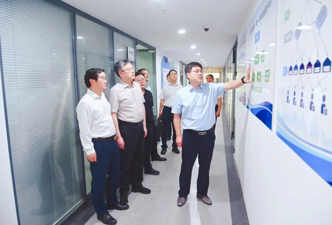 省国资委副主任、党委委员勾凤诚到苏盐集团调研