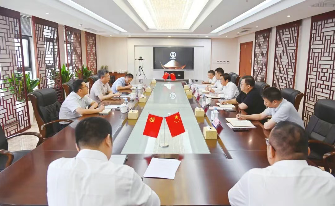 省国资委副主任、党委委员勾凤诚到苏盐集团调研